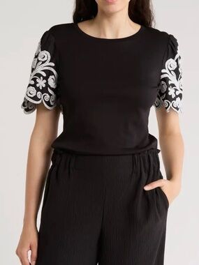 T Tahari Floral Embroidered Sleeve T-
Shirt Black & White